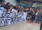 Suku Toraja Demo Kimia Farma