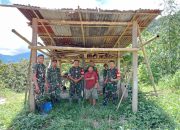 Danramil Beserta Anggota Kerja Bakti di Kampus Unasman PSDKU Mambi