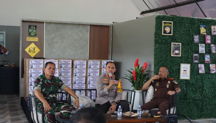 Ngopi Bareng Jurnalis, Kapolres Soppeng Gaungkan Pilkada Damai