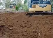 Alat Berat Jenis Excavator yang Beroperasi di Desa Umpungeng Menjadi Sorotan