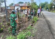 Koramil 1423-05/Marioriwawo dan Warga Kampung Kalempang Gelar Karya Bakti Bersihkan Saluran Air