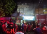 KEBAKARAN MELANDA RUKO PERCETAKAN DAN ATK DI JALAN AHMAD YANI BONTANG