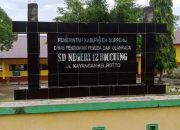 Proyek SDN 12 Biccuing Disorot, Warga Pertanyakan Kualitas Tegel