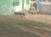 Warga Dusun Taqwa Gotong Royong Bongkar Plafon Masjid Nurut Taqwa