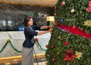 Unik dan Berkelanjutan, Aston Sidoarjo Hadirkan Pohon Natal dari 2025 Bonggol Nanas