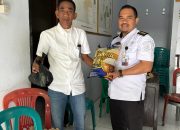 Camat Sanrobone Salurkan Bantuan Sembako kepada Korban Angin Puting Beliung