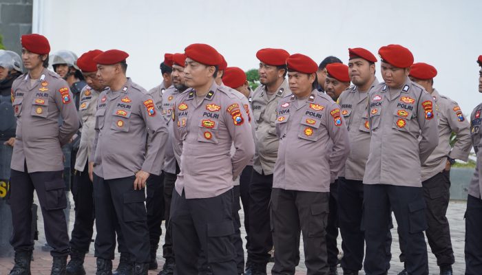 Kapolres Pamekasan Pimpin Latihan PHH dan Pembinaan Tradisi Bintara Remaja