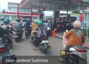 Antrian Panjang di SPBU 74.922.02 Takalar, Dipicu Keterlambatan Distribusi dan Lonjakan Kendaraan