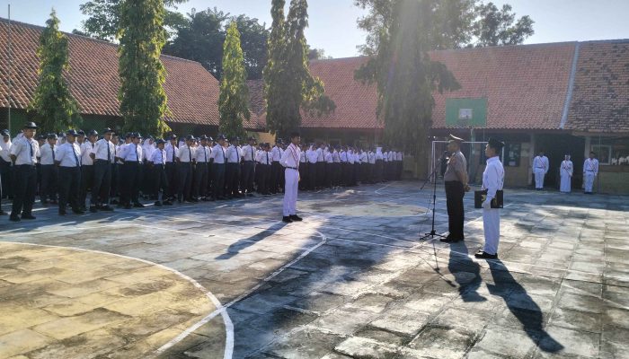 Program “Polisi Masuk Sekolah”: Polres Pamekasan Terjunkan Seluruh Kapolsek dan Bhabinkamtibmas Tekan Kenakalan Remaja