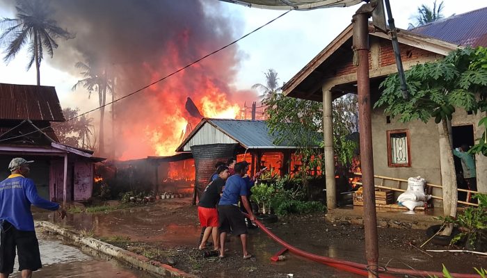 Korsleting TV, Rumah Panggung Milik Petani di Soppeng Hangus Terbakar