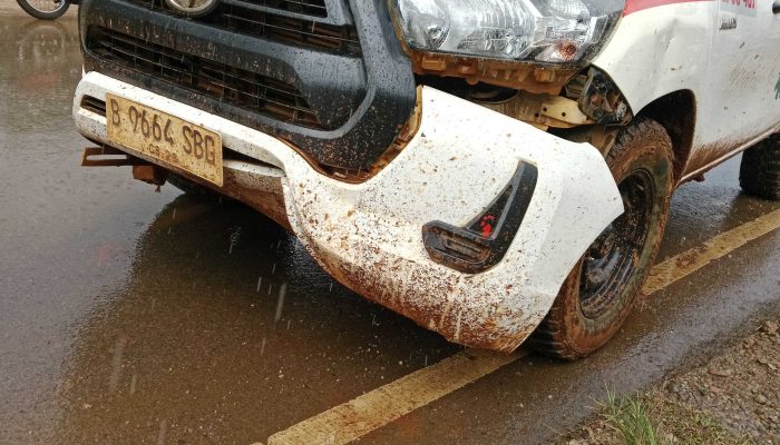 Mobil Subkontraktor Tambang Diduga Picu Jalan Licin, Kecelakaan Terjadi di Wolo Kolaka