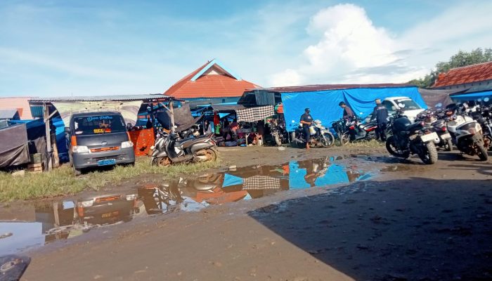 Sorotan Parkir Pasar Sentral Wolo, Warga Pertanyakan Transparansi Retribusi