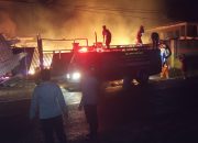 Gudang Kayu dan Toko Bangunan di Pasean Hangus Terbakar, Kerugian Ditaksir Capai Rp 2 Miliar