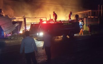 Gudang Kayu dan Toko Bangunan di Pasean Hangus Terbakar, Kerugian Ditaksir Capai Rp 2 Miliar