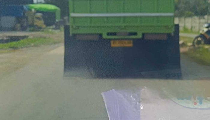 Membahayakan Pengguna Jalan, Truk dengan Penutup Lumpur Terseret Aspal di Kolaka Dikeluhkan