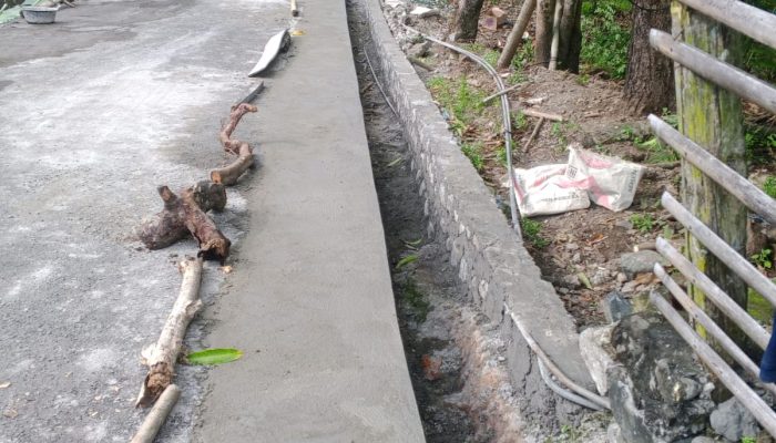 Lanjutan Pekerjaan Bahu Jalan di Jalan Kayangan Rampung, Warga Soroti Bahu Jalan yang Belum Pernah Dikerjakan Sejak Proyek Tahun 2022