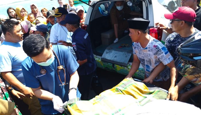 Polairud Bersama Instansi Terkait Evakuasi Korban Laka Laut di Perairan Galis