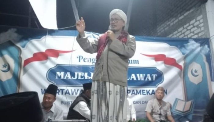 Pererat Silaturahmi dan Spiritual, Majelis Sholawat Wartawan & LSM Pamekasan Gelar Pengajian Rutin