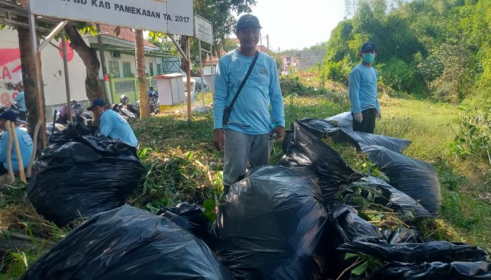 Peringati Hari Sungai Nasional 2026, Warga RT 03 RW 01 Kelurahan Patemon Bersama Dinas PU SDA Jatim Gelar Aksi Bersih Sungai Kloang