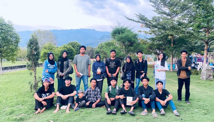 Gerakan Literasi Menggema di Kolaka Utara, TRH Bersama Organisasi Mahasiswa Gelar Lapak Baca Terbuka