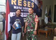 Reses Masa Sidang V, Achmad Daeng Se’re Serahkan Helm dan Kaos kepada Komunitas Bentor