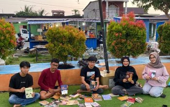 ‎Tenggara Reading House Gelar Lapak Baca dan Diskusi di Taman Literasi Kolaka Utara