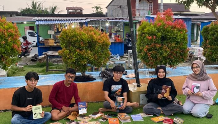 ‎Tenggara Reading House Gelar Lapak Baca dan Diskusi di Taman Literasi Kolaka Utara