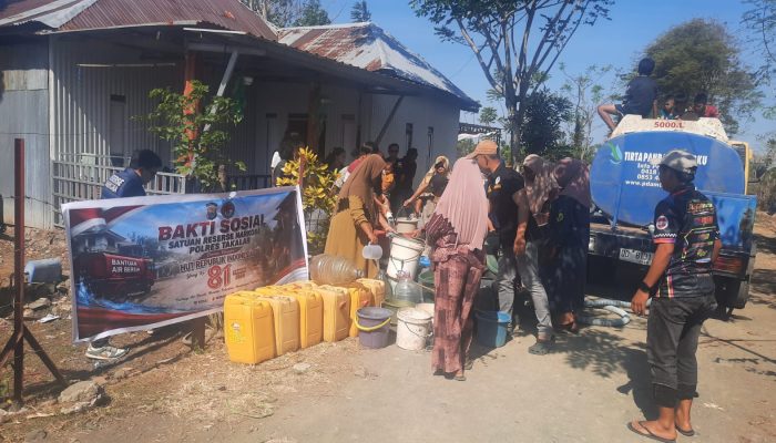 Berbagi Sesama Jelang HUT ke-81 RI, Polres Takalar Salurkan 5.000 Liter Air Bersih