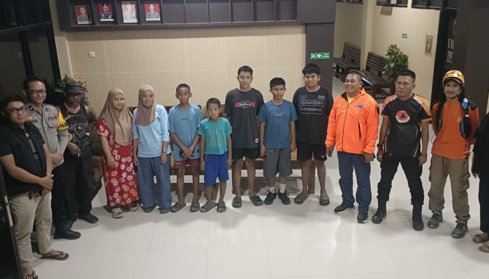 Polres Soppeng Evakuasi 5 Anak Tersesat di Sumpang Lawenge Usai Kontak Call Center 110