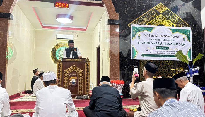 Hadiri Peringatan Maulid Nabi di Masjid At-Taqwa Aspol, Kapolres Soppeng Perkenalkan Diri dan Ajak Warga Perkuat Silaturahmi