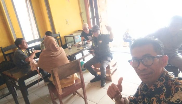 Kebetulan Bertemu, Wartawan, Tokoh Masyarakat, dan Pengacara Senior Silaturahmi Spontan di Warkop 79 Soppeng
