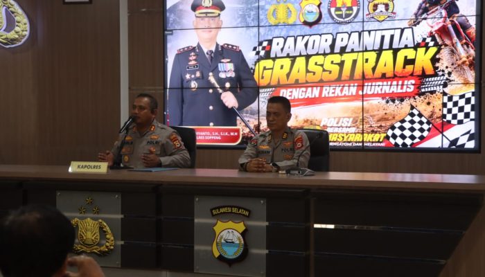 Kapolres Soppeng Gelar Rakor Bersama Jurnalis, Perkuat Sinergi Publikasi Event Grasstrack
